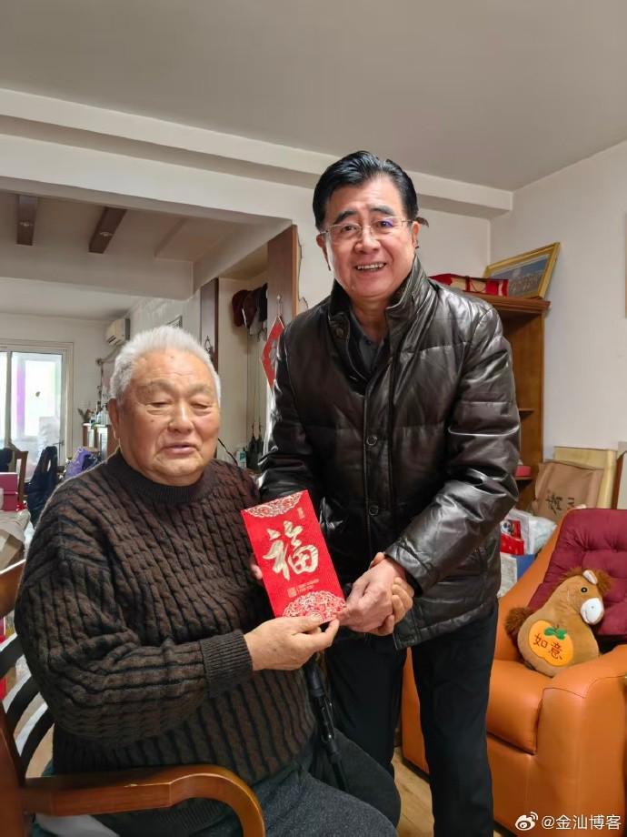 PG电子登陆入口-宋凯春节前看望足坛元老年维泗，在家每天都关注冬奥